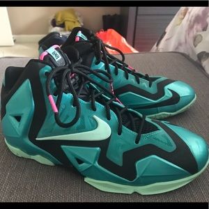 Nike Lebron XI Miami Nights basketball shoes 6.5Y